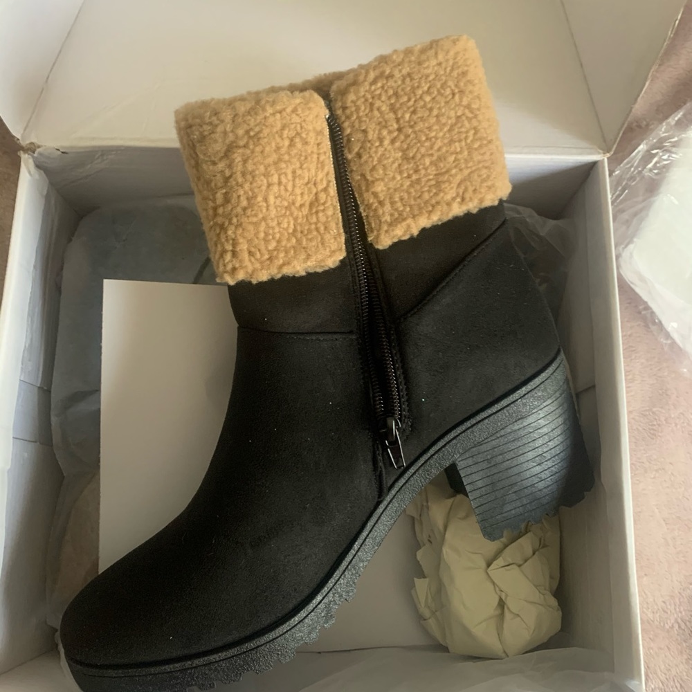 Winter boot with heels BRAND new